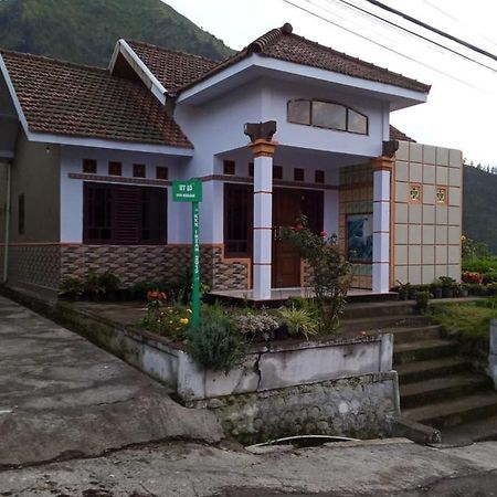 Family Homestay Probolinggo Exterior photo