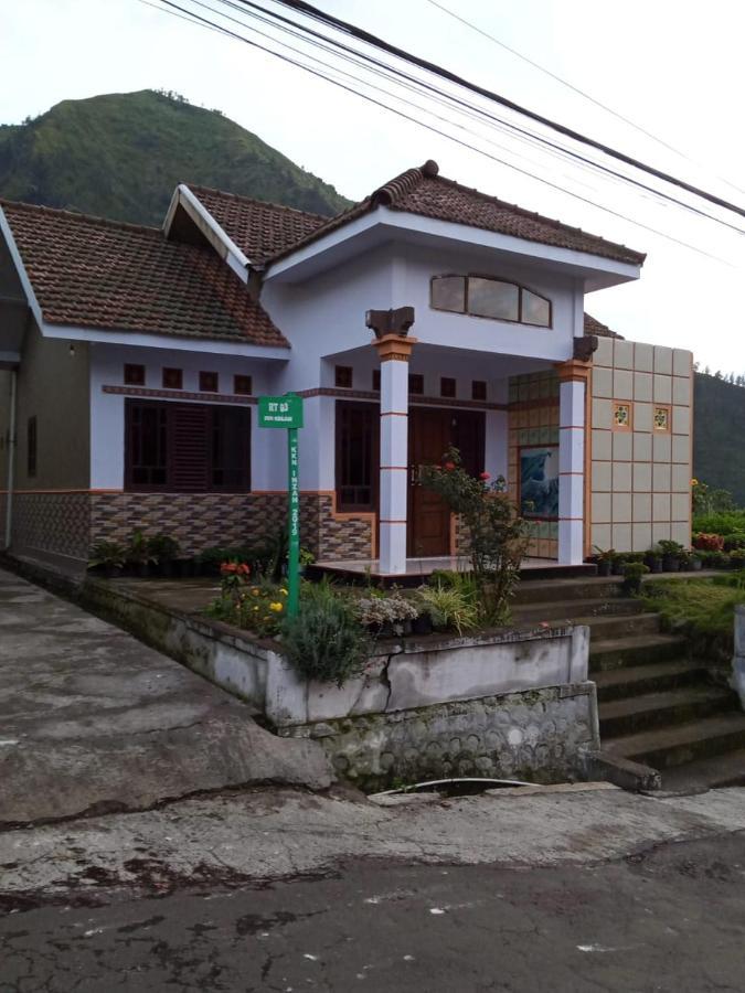 Family Homestay Probolinggo Exterior photo